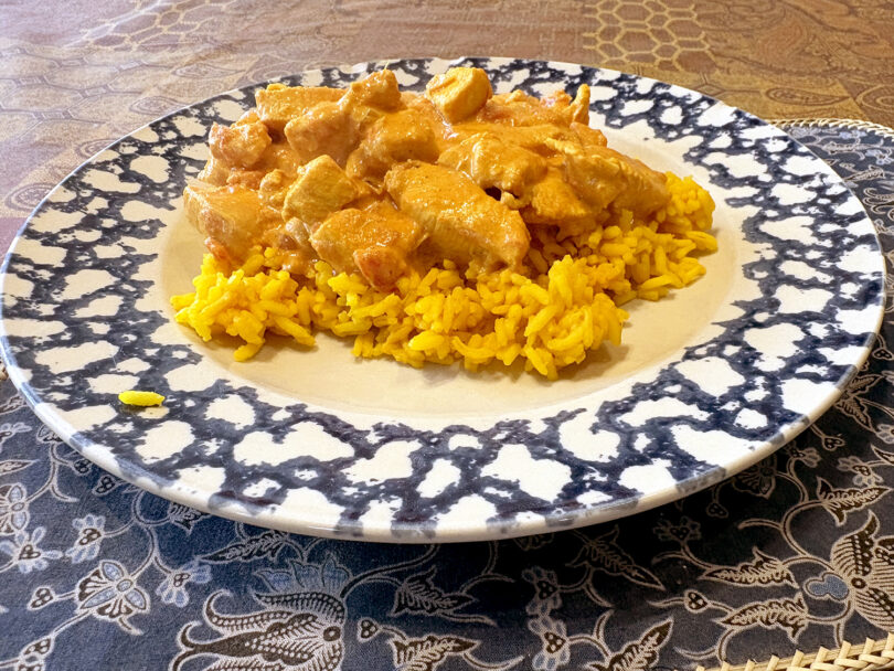 Chicken Tika Masala on a płatę
