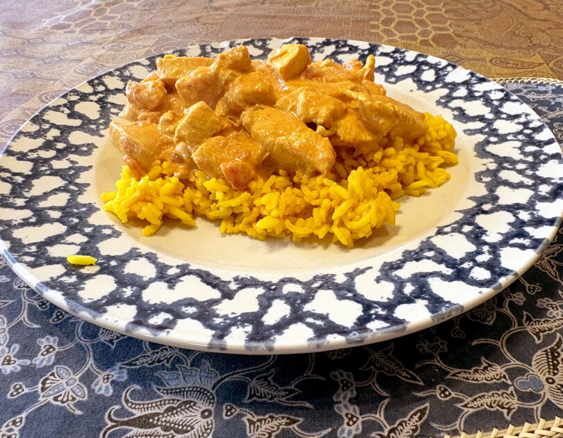Chicken Tika Masala on a płatę